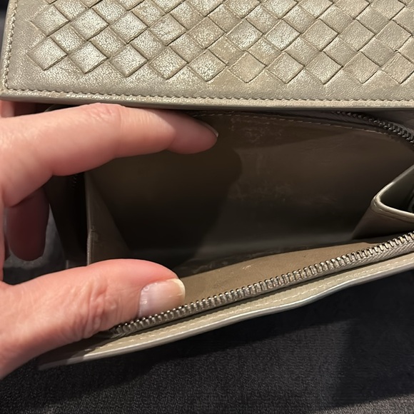 Authentic Bottega Veneta Intrecciato 6x4 Leather Wallet In Limestone - Picture 11 of 12